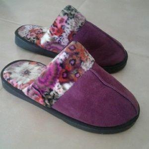 Vera Bradley Shoes - Vera Bradley House Shoes/Slippers NWOT Vera Bradley Shoes - Vera Bradley House Shoes/Slippers NWOT
